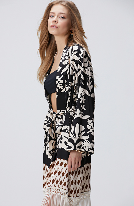 Siyah Püsküllü Desenli Kaftan_3