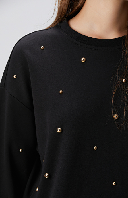 Siyah Metal Aksesuarlı Sweatshirt_5