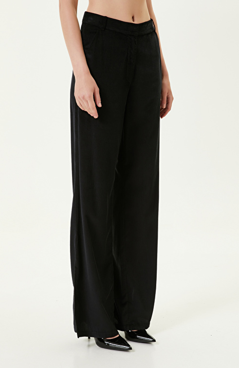 Siyah Bol Paça Pantolon