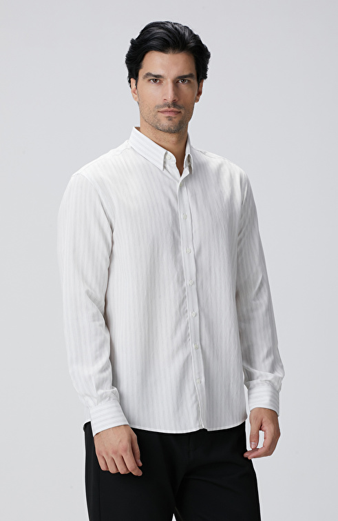 Beyaz Çizgili Gömlek