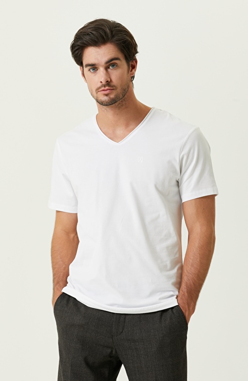 NETWORK - Beyaz V Yaka T-shirt
