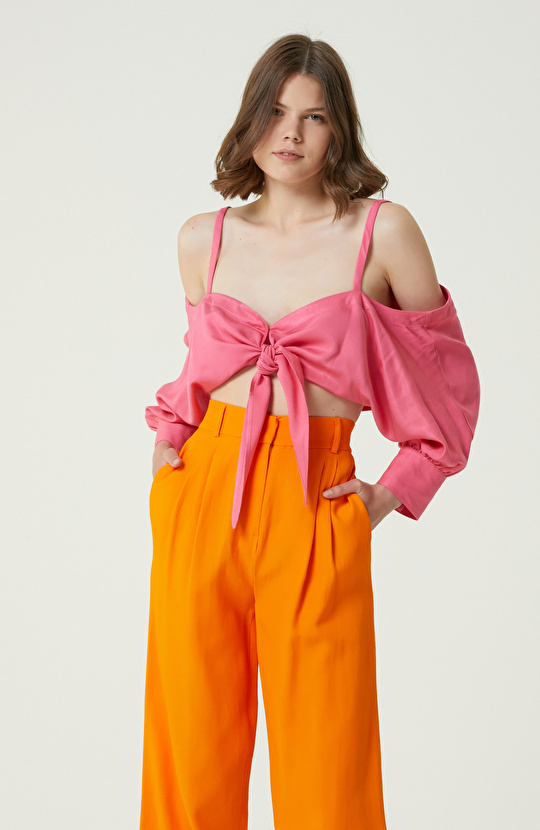 Pembe Omzu Açık Crop Bluz