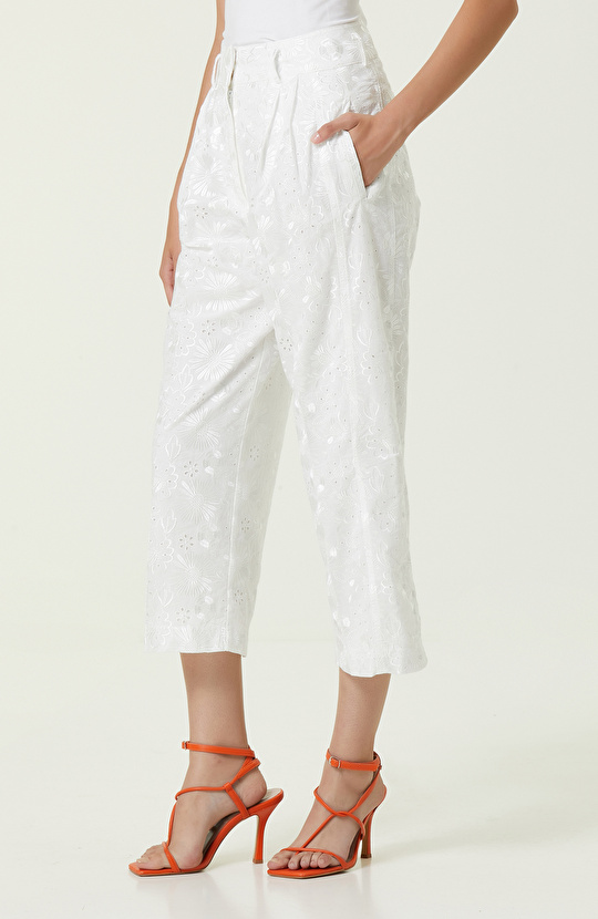 Beyaz Pantolon