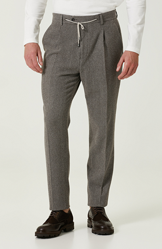 Düz Paça Çizgili Bej Pantolon