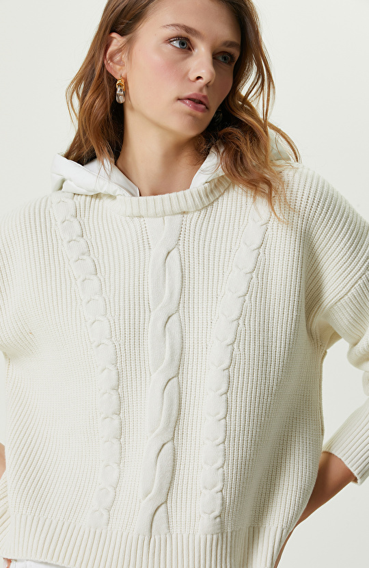 Ekru Saç Örgü Kazak