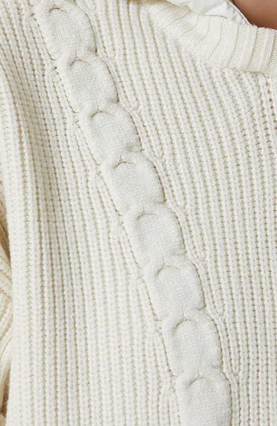 Ekru Saç Örgü Kazak