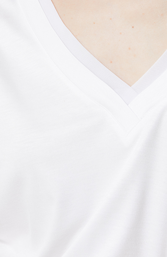Beyaz Kısa Kollu V Yaka T-shirt