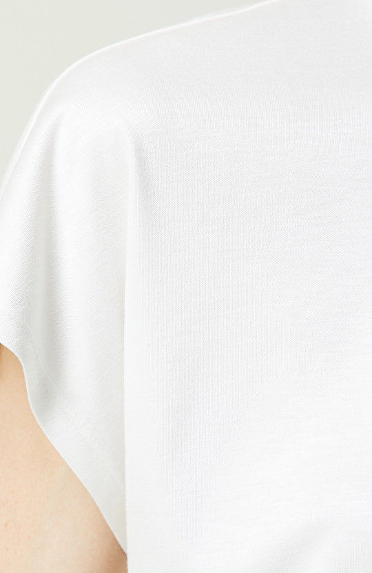 Beyaz Bisiklet Yaka Kısa Kollu T-Shirt