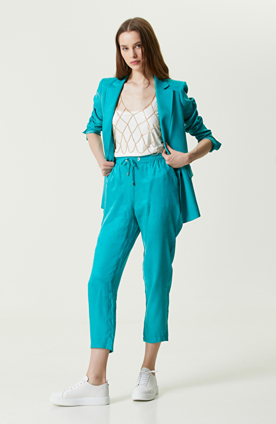 Ekru Kare Yaka Askılı T-shirt