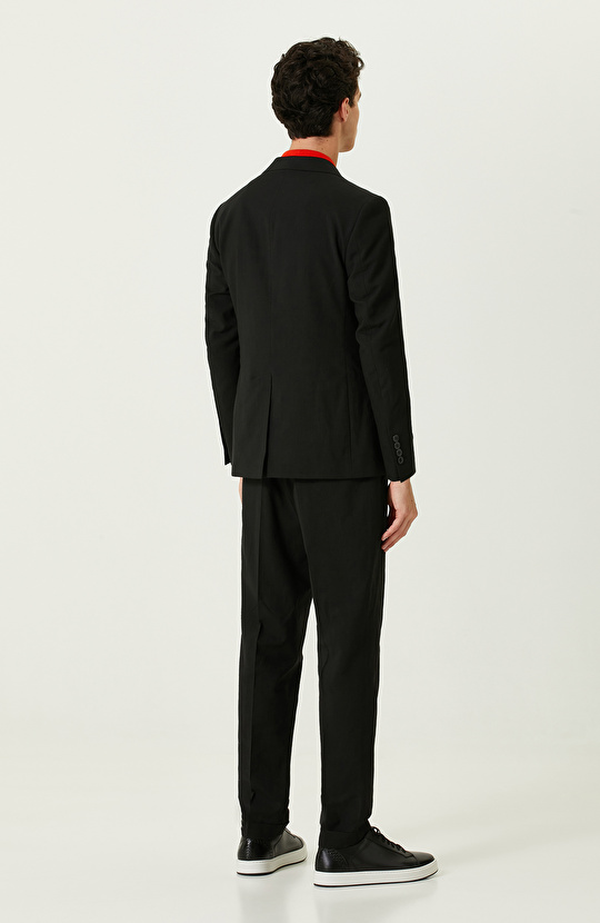 Siyah Mono Yaka Takım Elbise