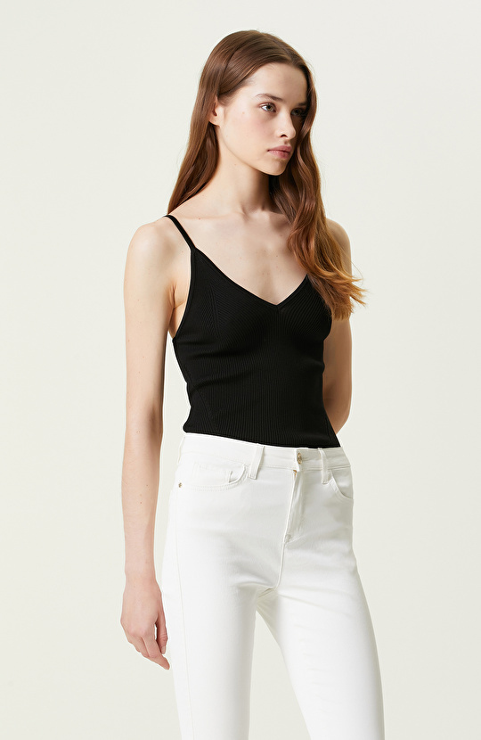 Siyah İnce Askılı V Yaka Triko Atlet