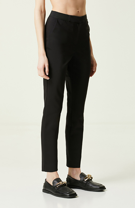 Siyah Beli Lastikli Dar Paça Pantolon