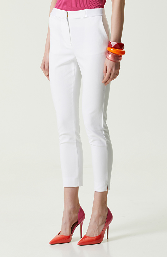 Beyaz Beli Lastikli Dar Paça Pantolon