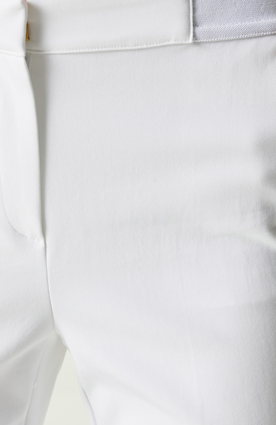 Beyaz Beli Lastikli Dar Paça Pantolon