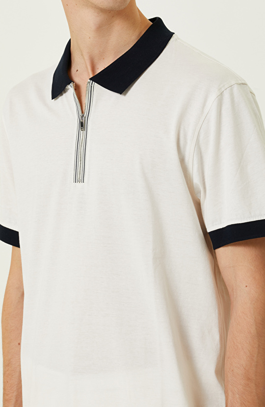 Beyaz Polo Yaka Kısa Kollu T-Shirt
