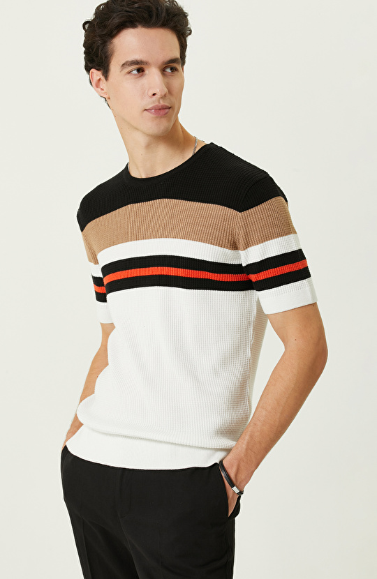 Siyah Beyaz Kısa Kollu Triko Kazak