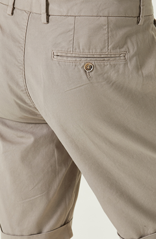 Bej Diyagonal Duble Paça Şort