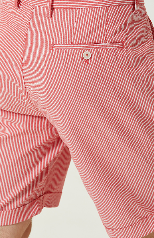 Kırmızı Çizgili Şort
