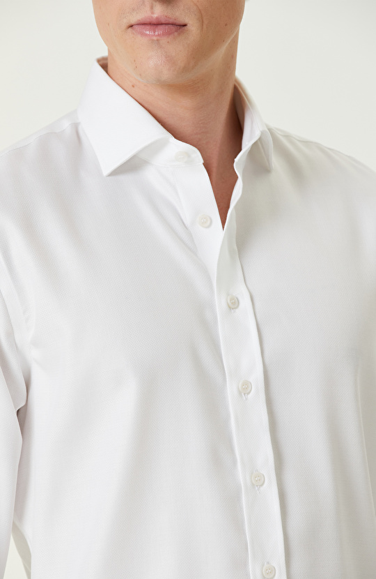 Beyaz Balıksırtı Desenli Non-Iron Gömlek