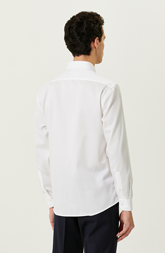 Beyaz Non-Iron Jakarlı Gömlek