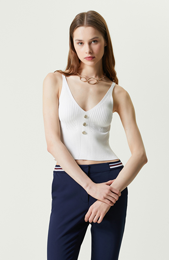 Beyaz V Yaka Askılı Kazak