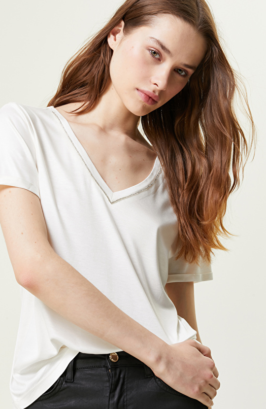Ekru Kısa Kollu V Yaka T-shirt