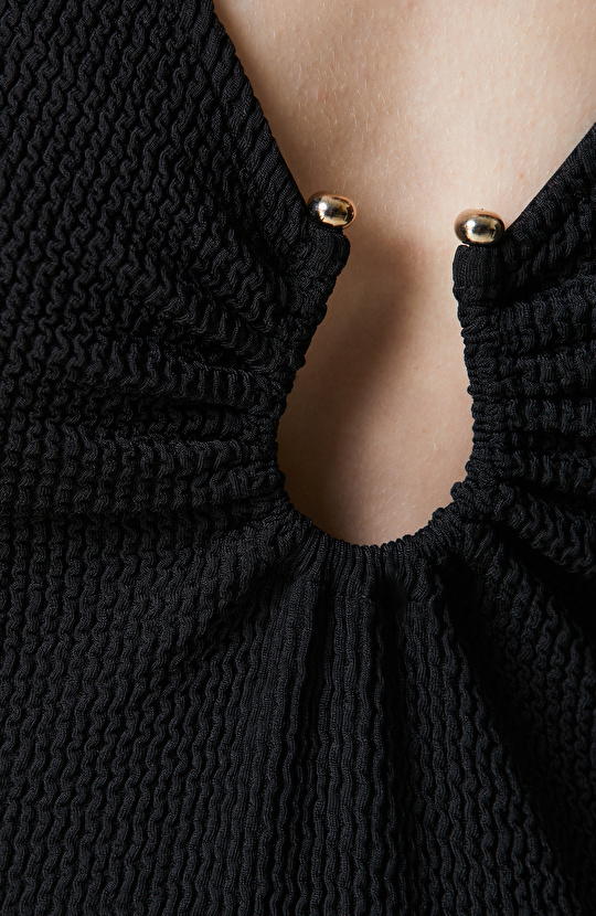 Siyah Kolsuz U Yaka Bluz