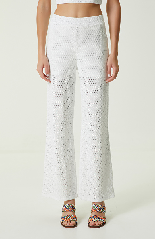 Beyaz Delikli Yüksek Bel Bol Paça Pantolon