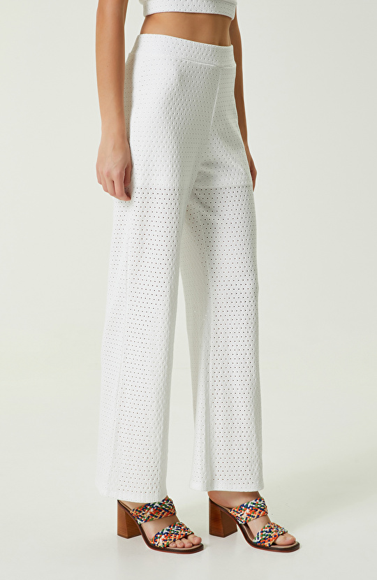 Beyaz Delikli Yüksek Bel Bol Paça Pantolon