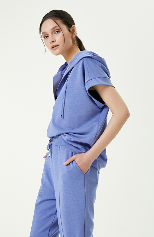 Mavi V Yaka Kısa Kollu Sweatshirt