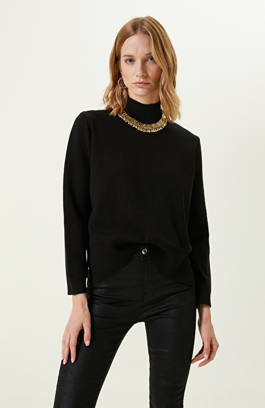 Siyah Dik Yaka Triko Kazak