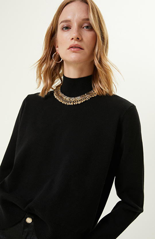 Siyah Dik Yaka Triko Kazak