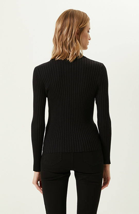 Düğme Detaylı Siyah Kazak