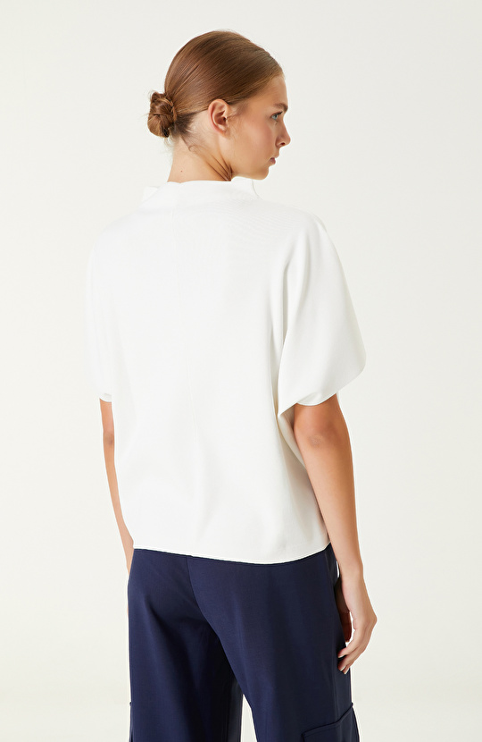 Ekru Dik Yaka Triko Kazak