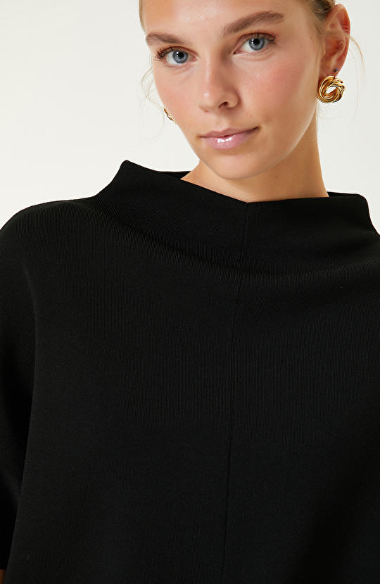 Siyah Dik Yaka Triko Kazak