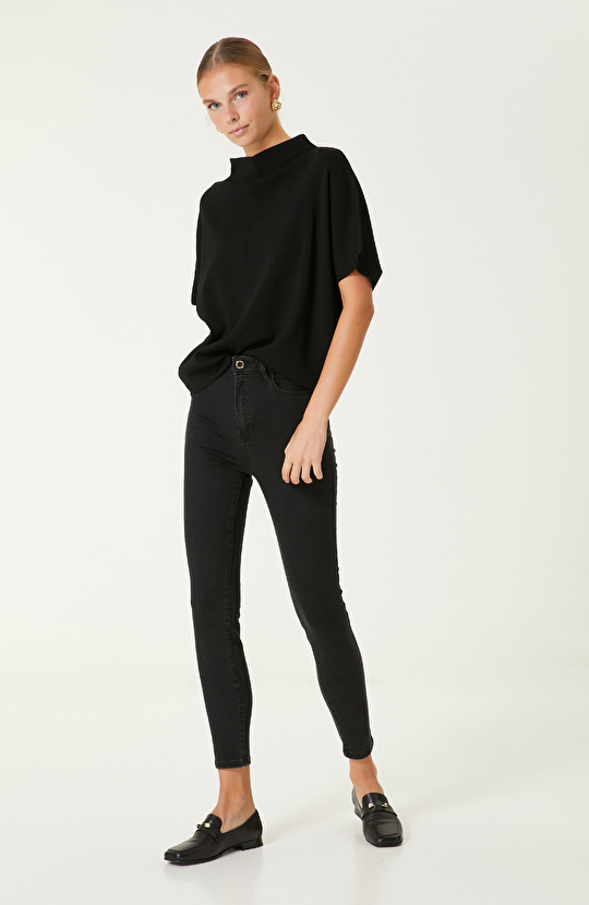 Siyah Dik Yaka Triko Kazak