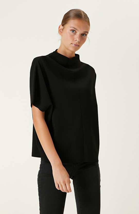 Siyah Dik Yaka Triko Kazak