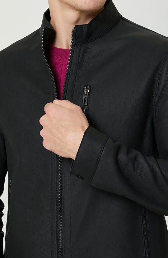 Siyah Dik Yaka Süet Deri Mont