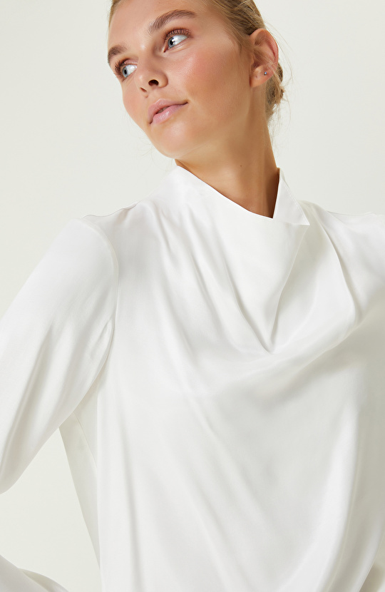 Ekru Degaje Yaka Bluz