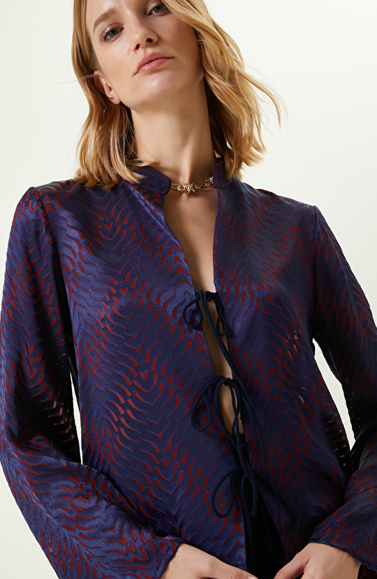 Lacivert Önden Bağlama Detaylı Bluz