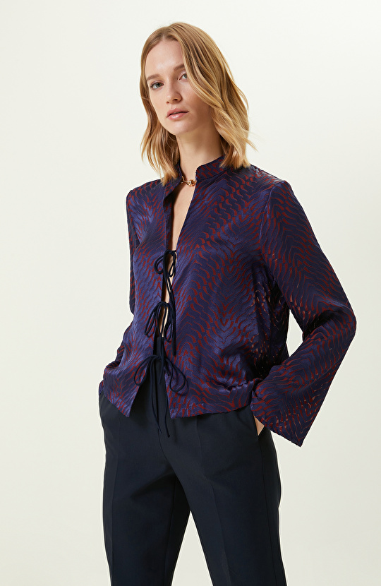 Lacivert Önden Bağlama Detaylı Bluz