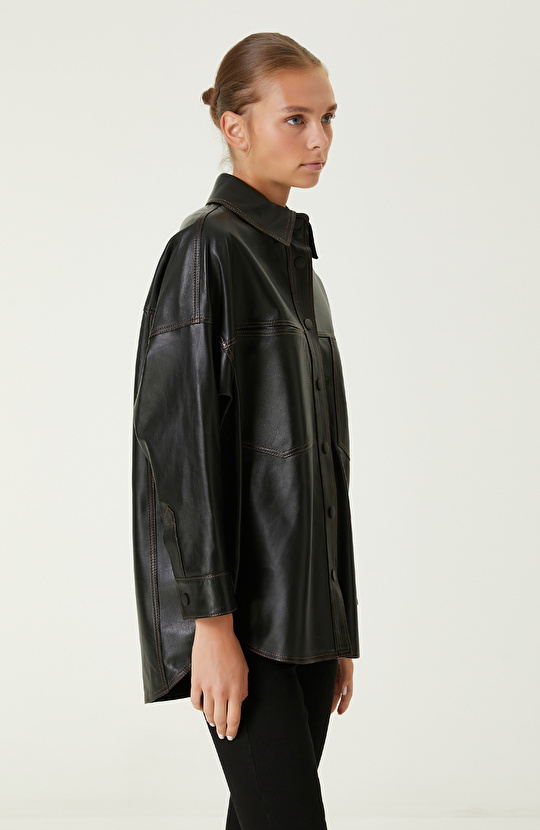 Siyah Çıt Çıt Kapamalı Deri Gömlek