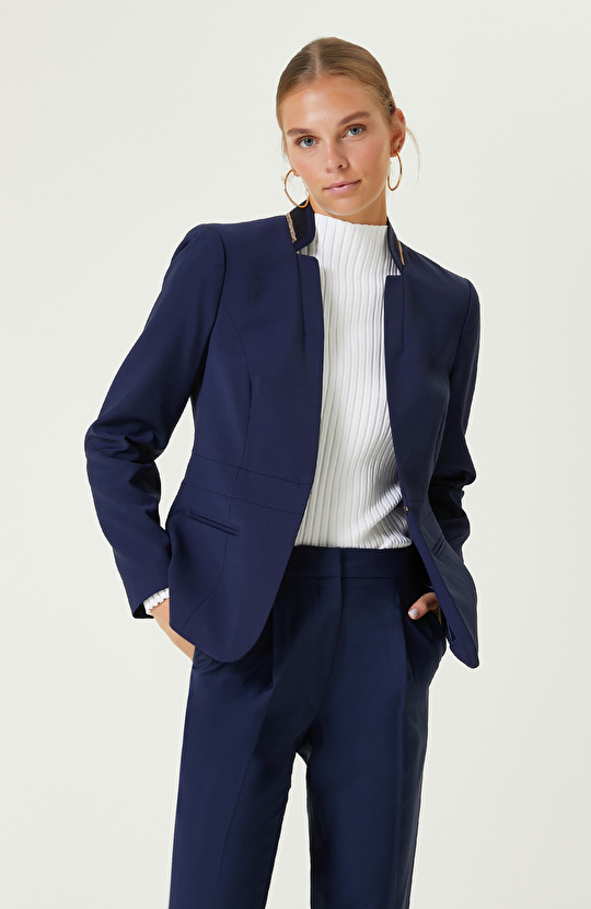 Lacivert Yakası Aksesuarlı Ceket