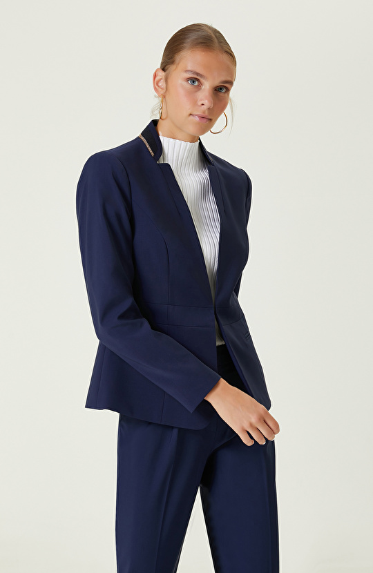 Lacivert Yakası Aksesuarlı Ceket