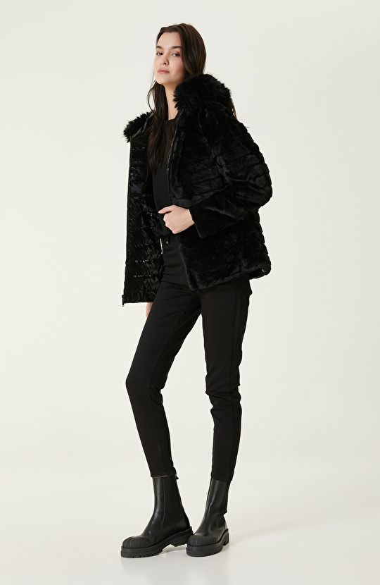 Siyah Kapüşonlu Mont