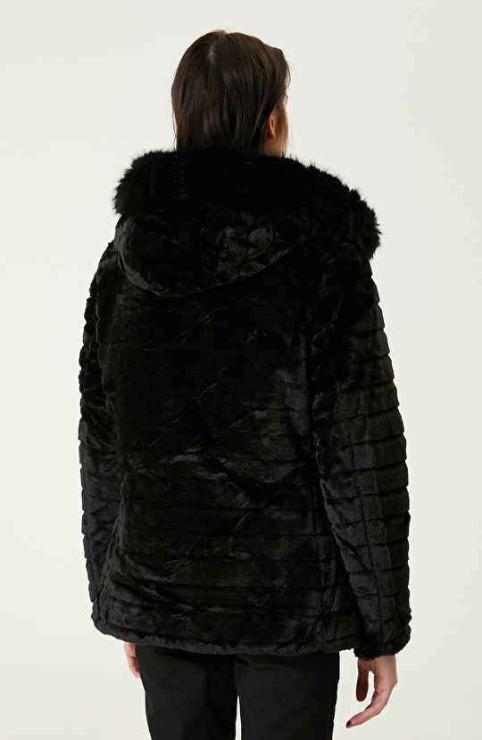 Siyah Kapüşonlu Mont