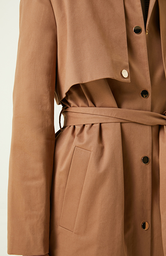 Bej Çıt Çıt Kapamalı Kemerli Trençkot