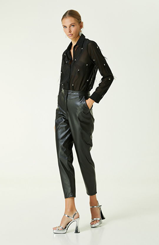 Otriş ve Taş Detaylı Siyah Gömlek