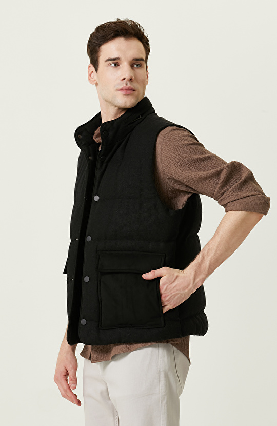 Yan Cep Fermuarlı Dik Yaka Siyah Yelek