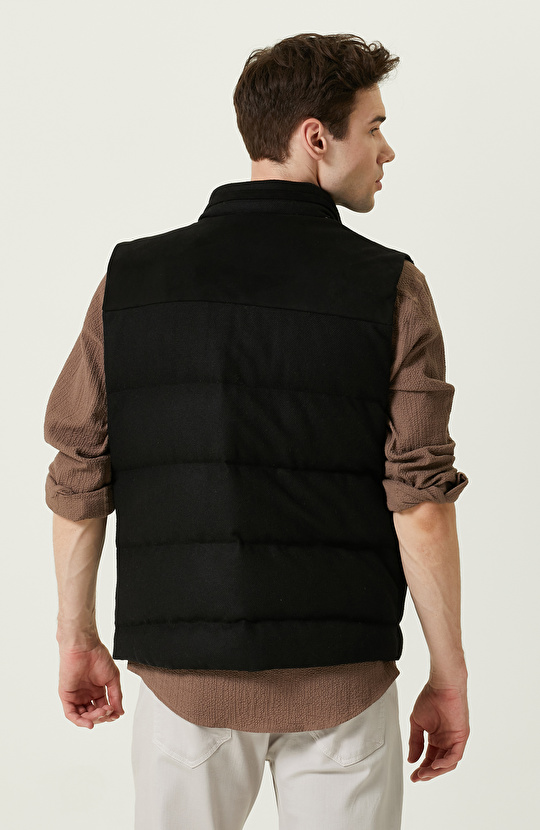 Yan Cep Fermuarlı Dik Yaka Siyah Yelek